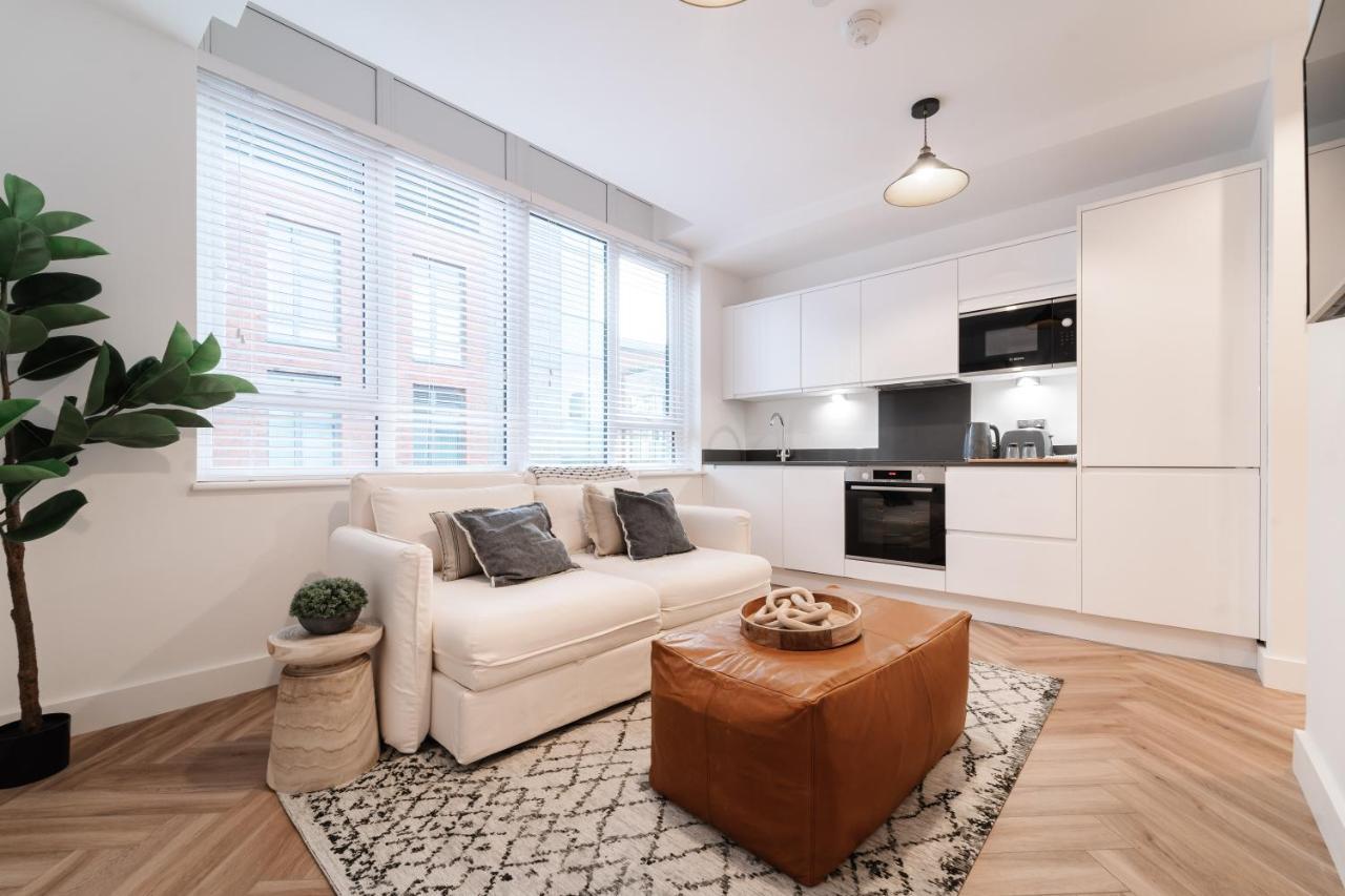 Royal House Stylish Apartments - Честер Экстерьер фото