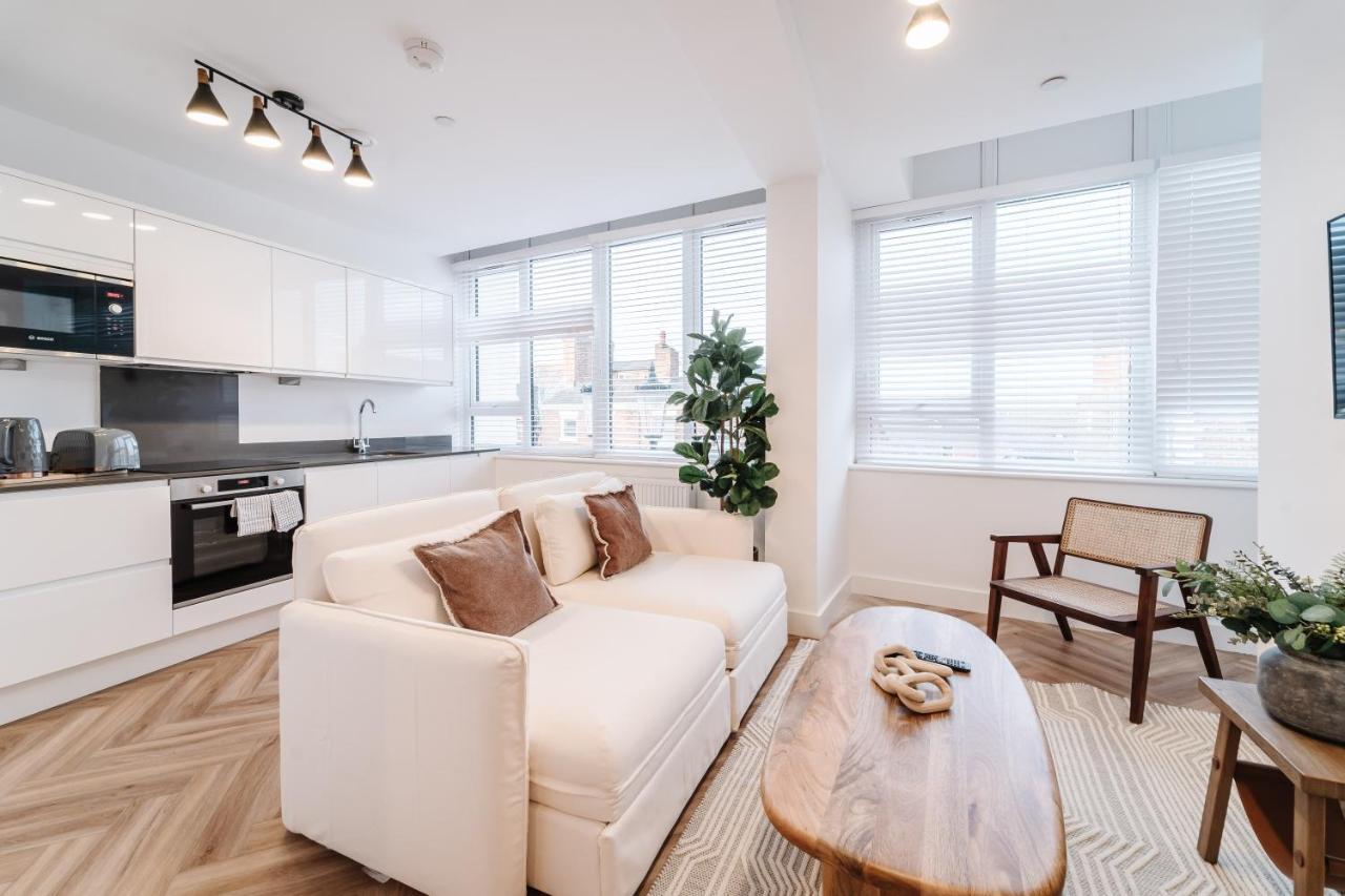 Royal House Stylish Apartments - Честер Экстерьер фото