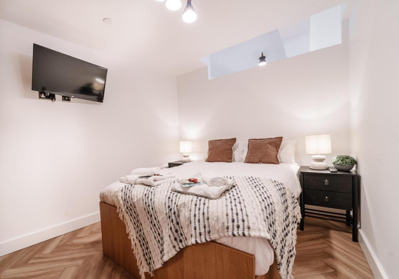 Royal House Stylish Apartments - Честер Экстерьер фото