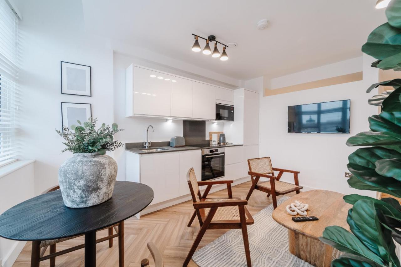 Royal House Stylish Apartments - Честер Экстерьер фото