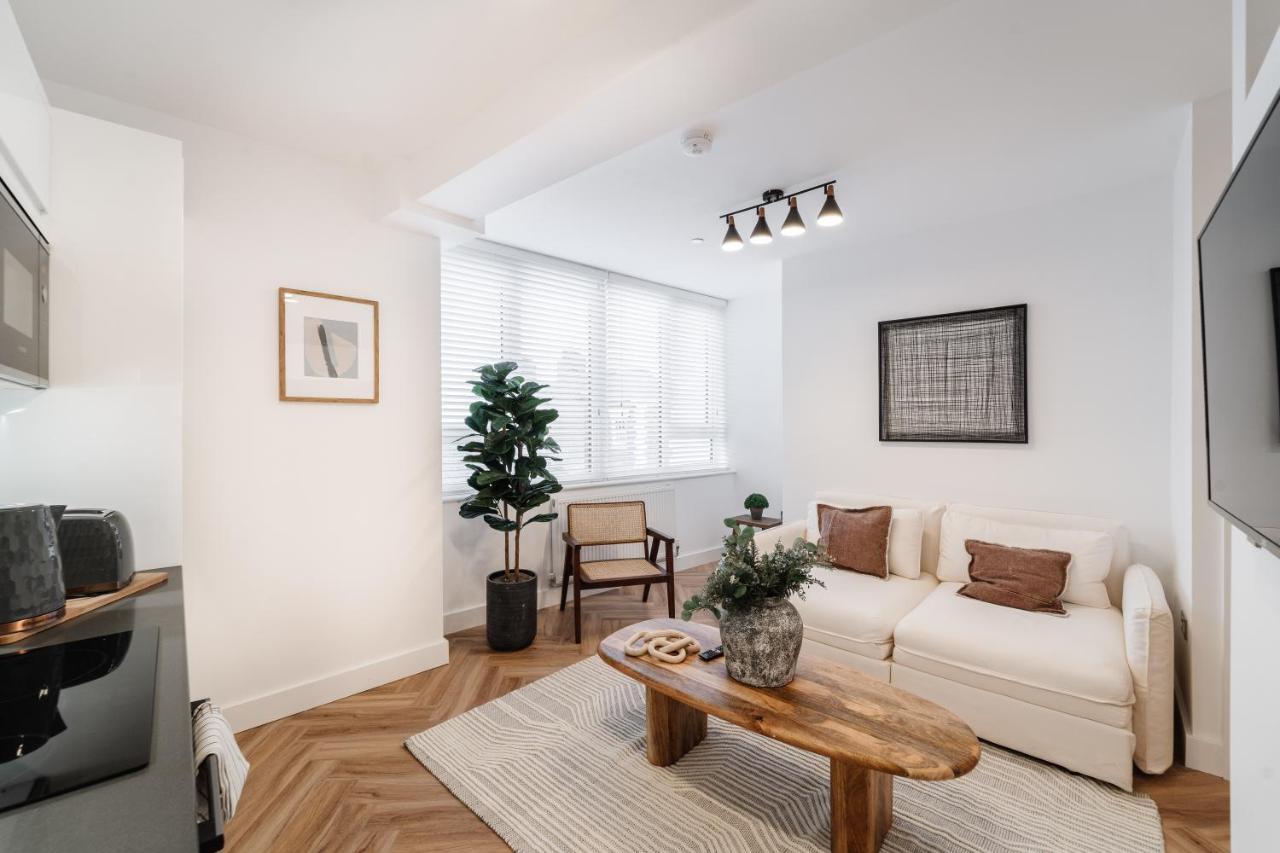 Royal House Stylish Apartments - Честер Экстерьер фото