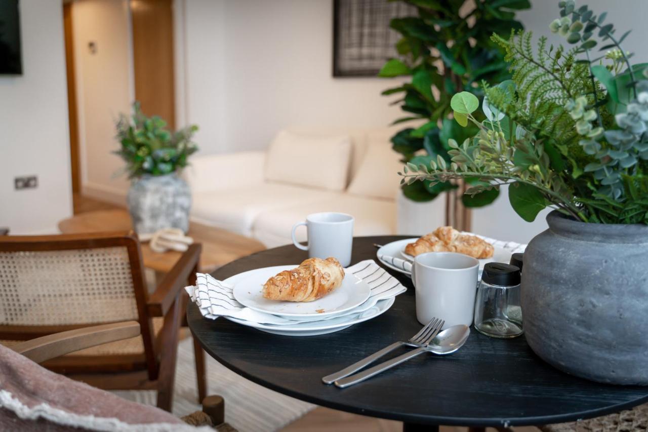 Royal House Stylish Apartments - Честер Экстерьер фото