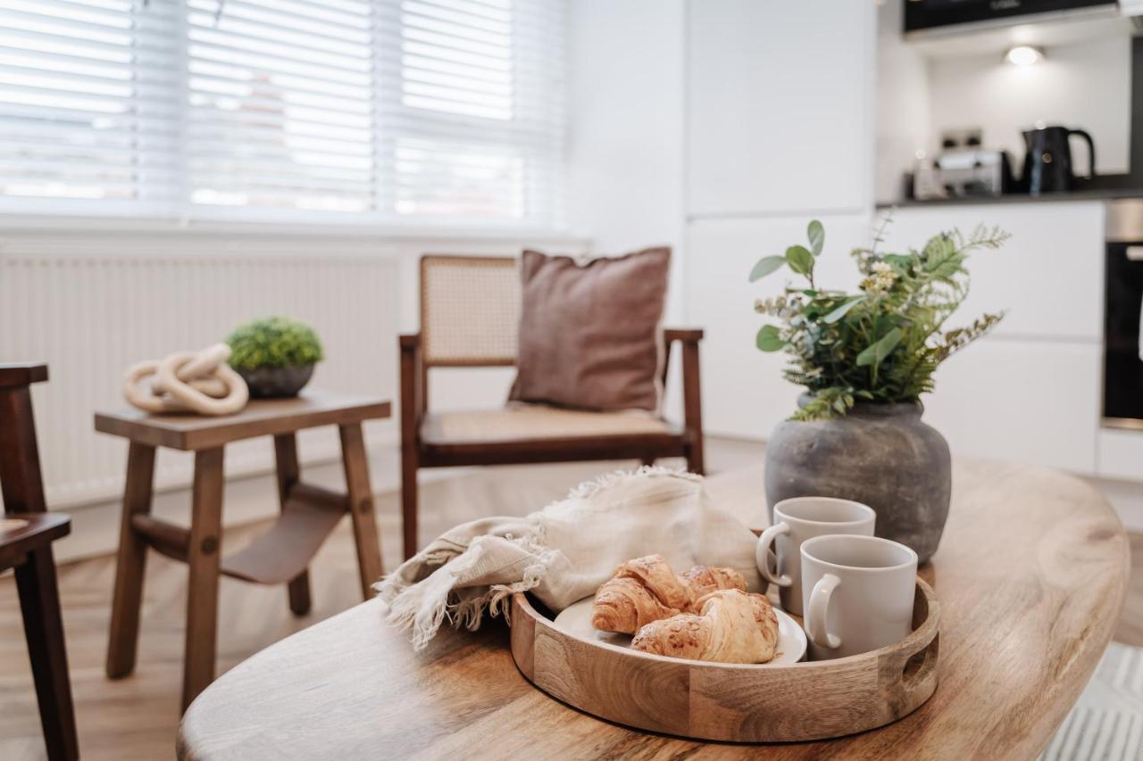 Royal House Stylish Apartments - Честер Экстерьер фото