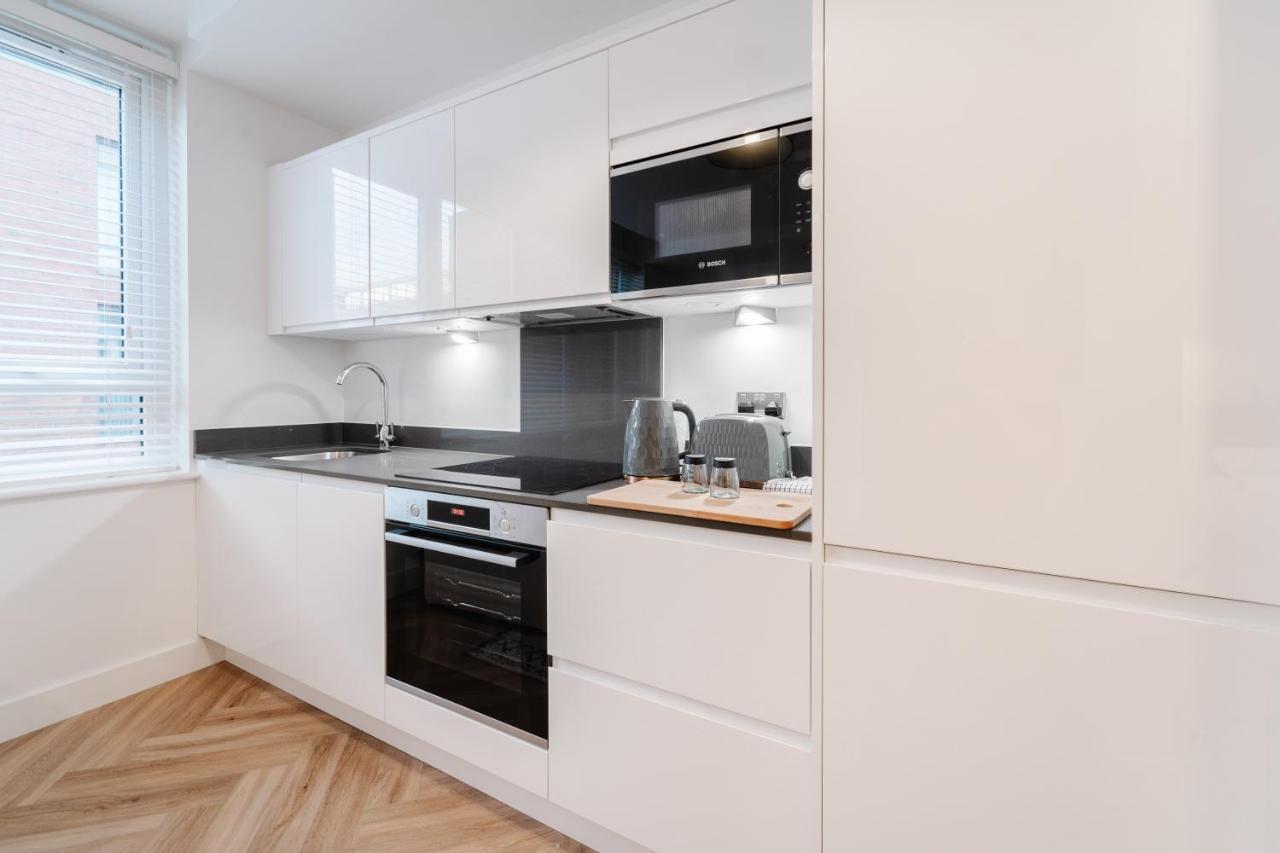 Royal House Stylish Apartments - Честер Экстерьер фото