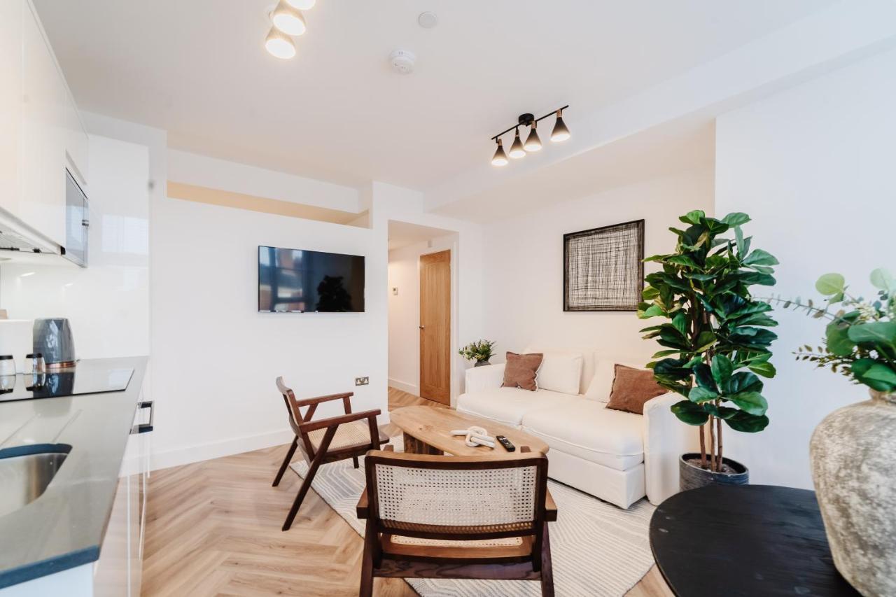Royal House Stylish Apartments - Честер Экстерьер фото