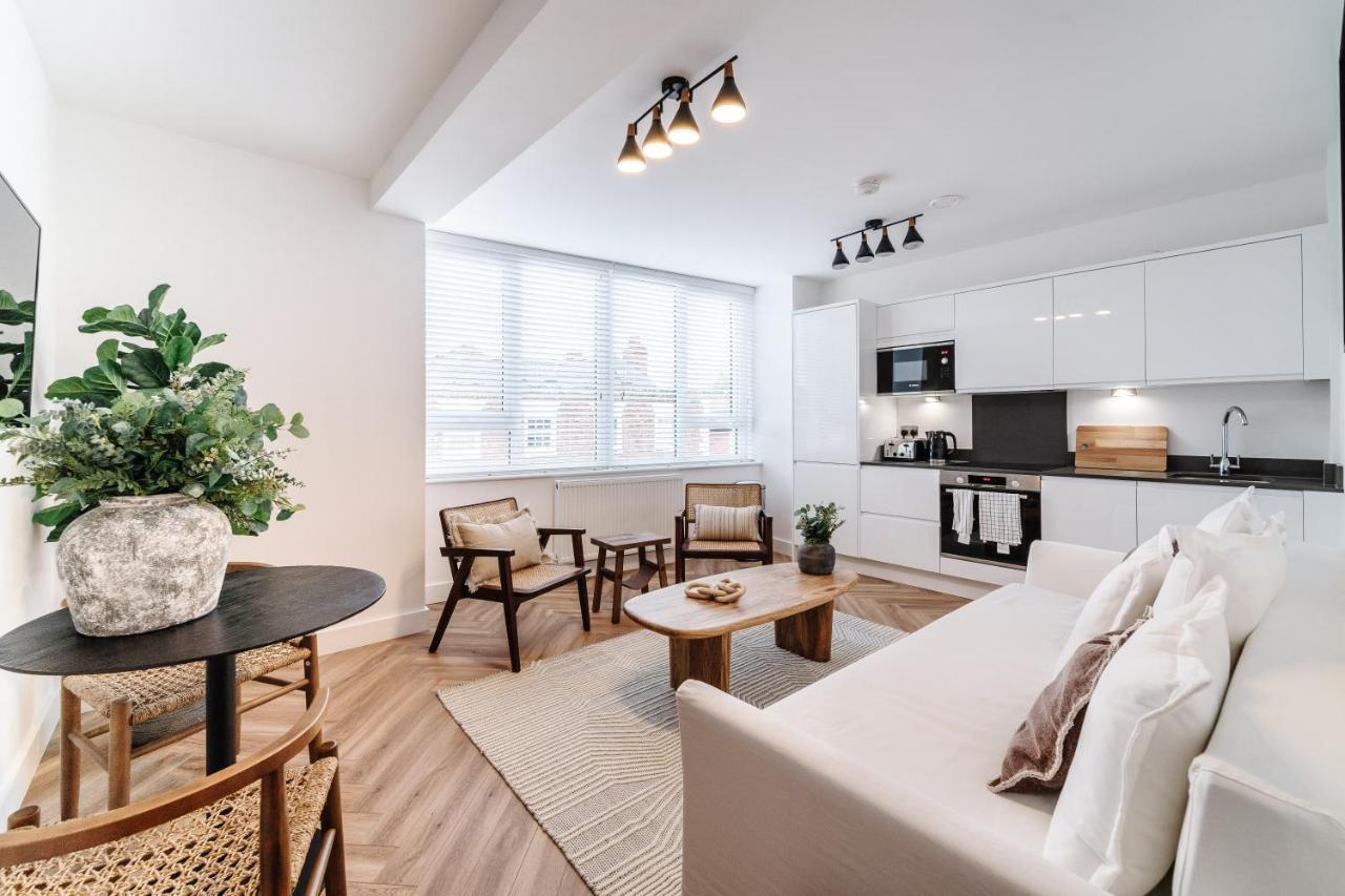 Royal House Stylish Apartments - Честер Экстерьер фото
